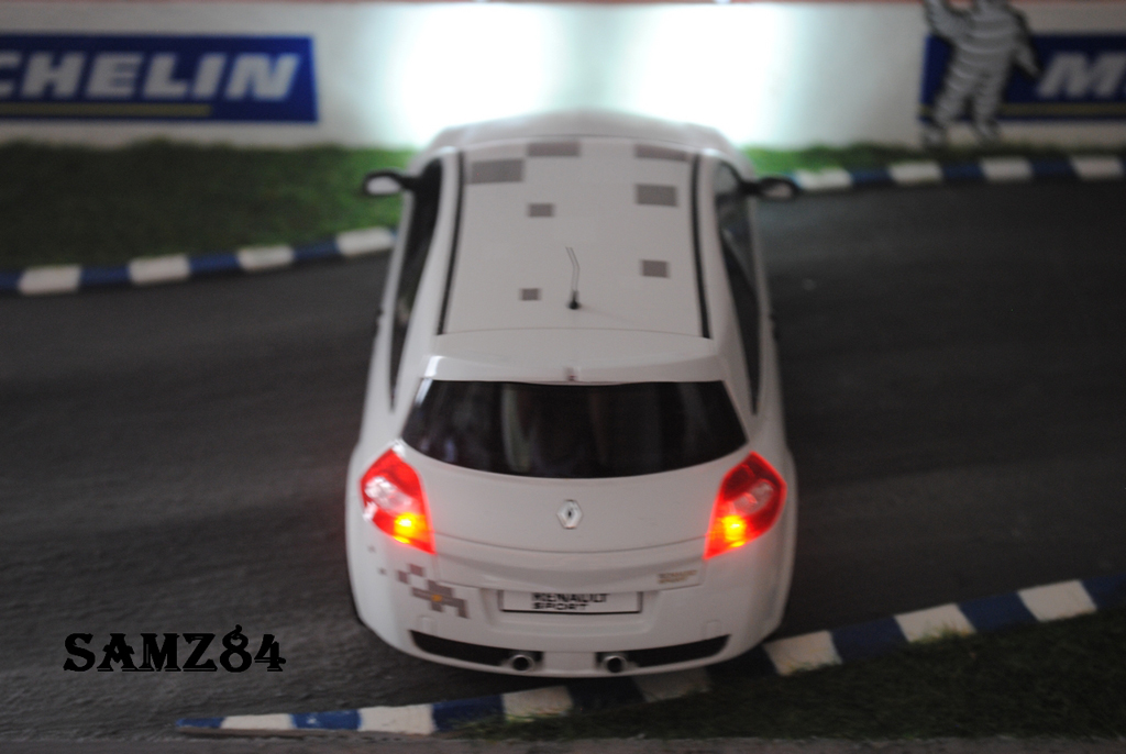 Renault Megane R26R white Safety Car LED 1/18 Ottomobile
