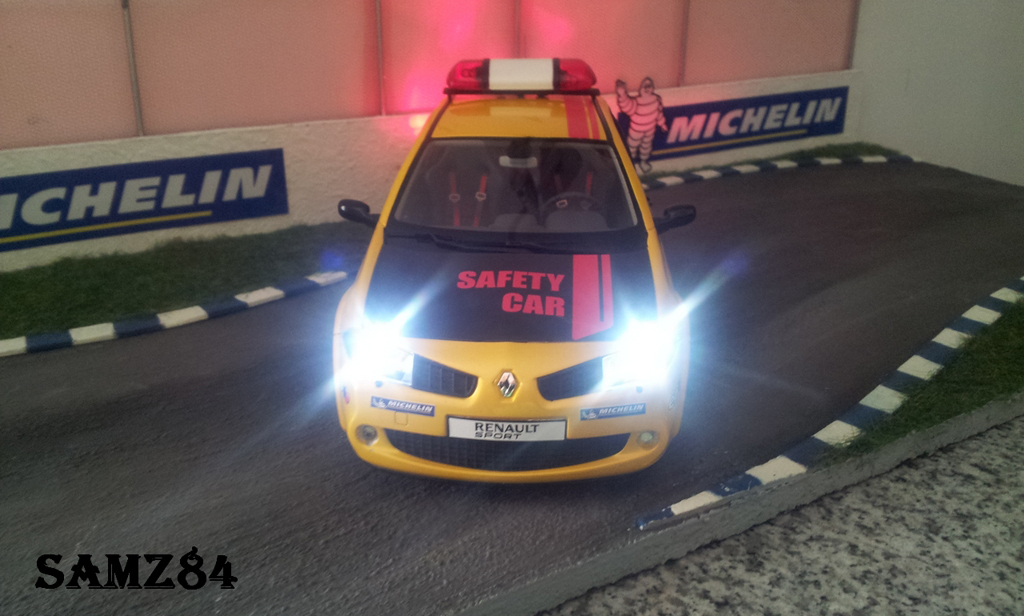 Renault Megane R26R Jaune Sirius Safety Car 1/18 Ottomobile