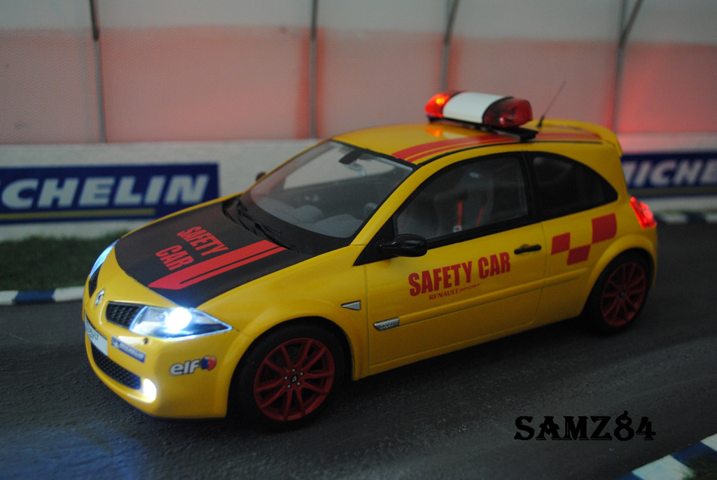 Renault Megane R26R Jaune Sirius Safety Car 1/18 Ottomobile