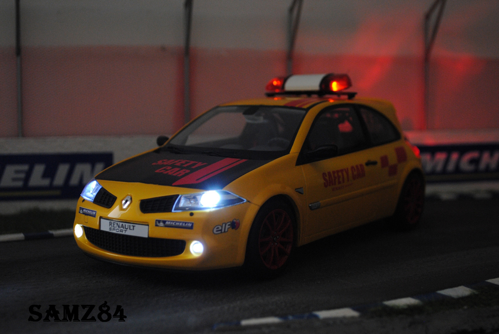 Renault Megane R26R 1/18 Ottomobile R26R Jaune Sirius Safety Car diecast model cars