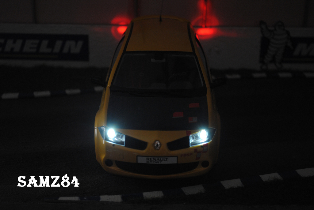 Renault Megane R26R Jaune Sirius LED 1/18 Ottomobile
