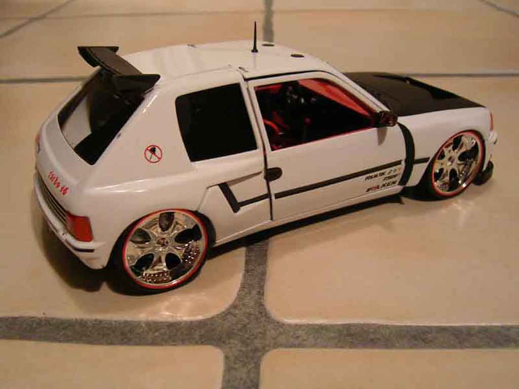 Peugeot 205 Turbo 16 full white T16 1/18 Solido