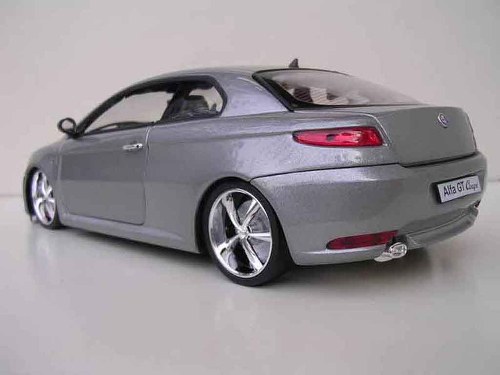 Alfa Romeo GT coupe grey jantes chromees 17 pouces 1/18 Welly