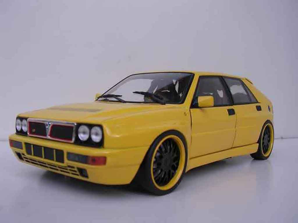 Lancia Delta HF Integrale 1/18 Kyosho HF Integrale evolution 2 yellow jantes bbs blacks diecast model cars