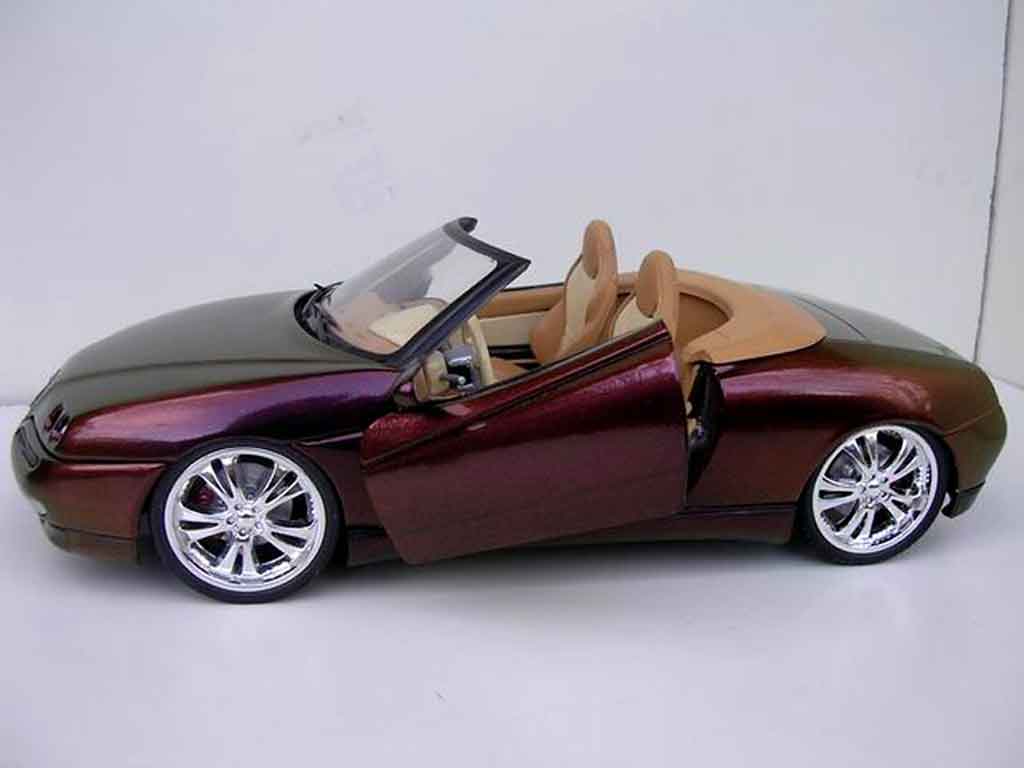 Alfa Romeo Spider GTV v6 V 3.2 24v spider peinture cameleon 1/18 Maisto