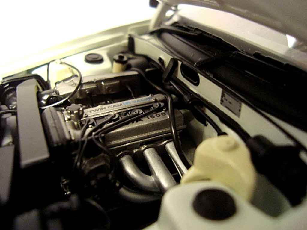 Toyota Trueno Drift preparation 1/18 Autoart
