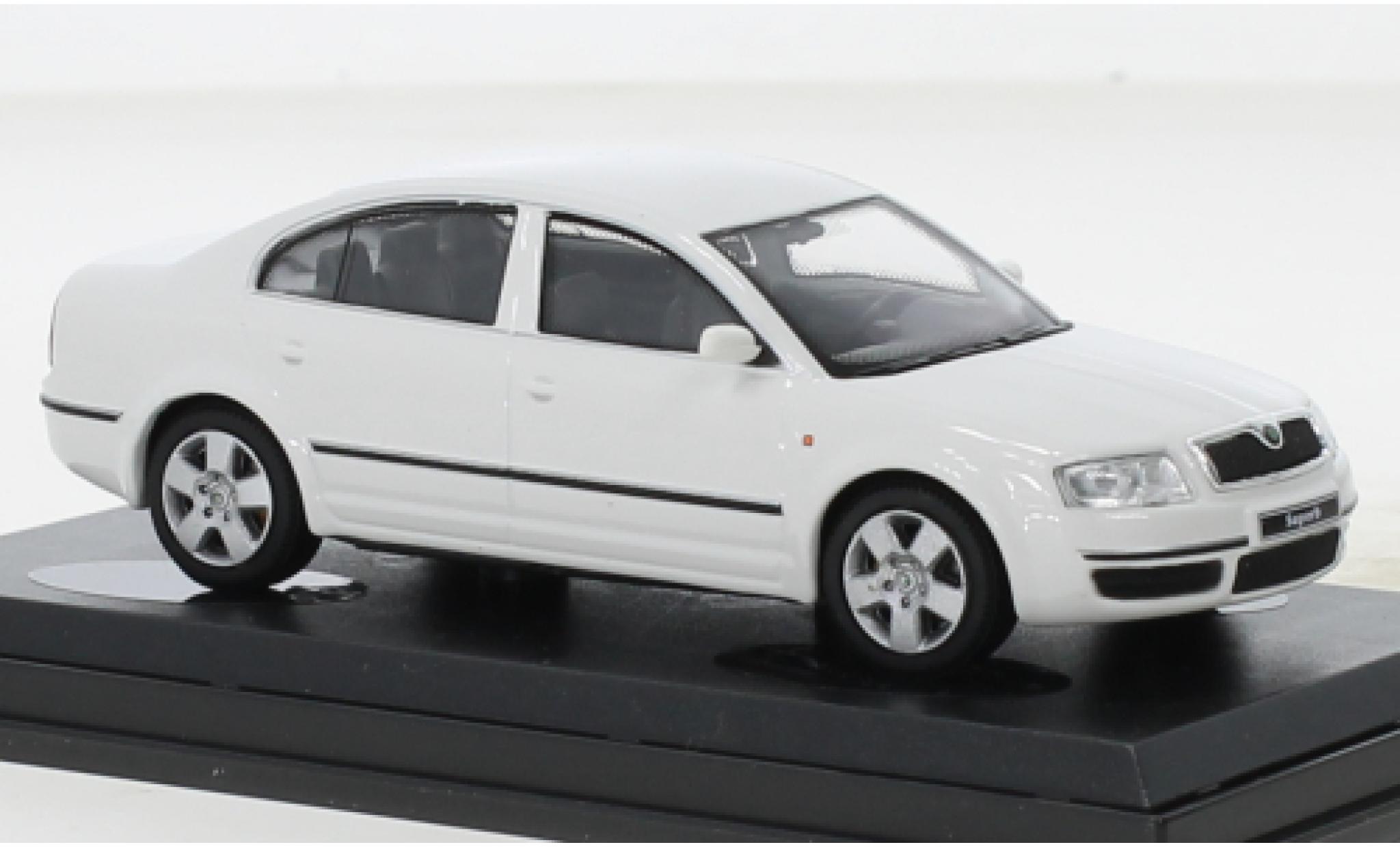 Skoda Superb 1/43 Abrex white 2001 diecast model cars
