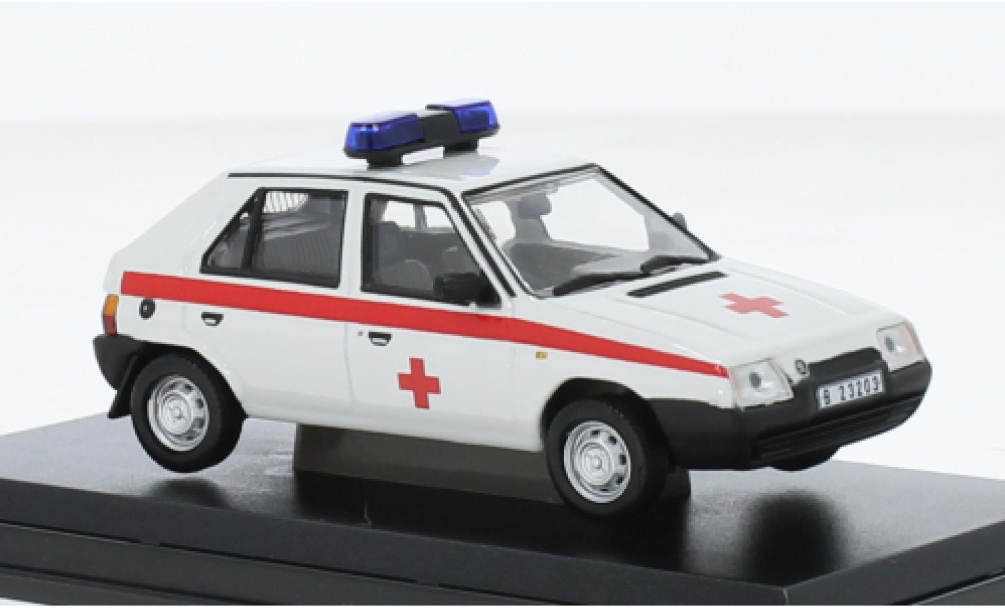 Skoda Favorit 1/43 Abrex 136L Zdravotnicka Slubza Policie 1988 1:43 diecast model cars