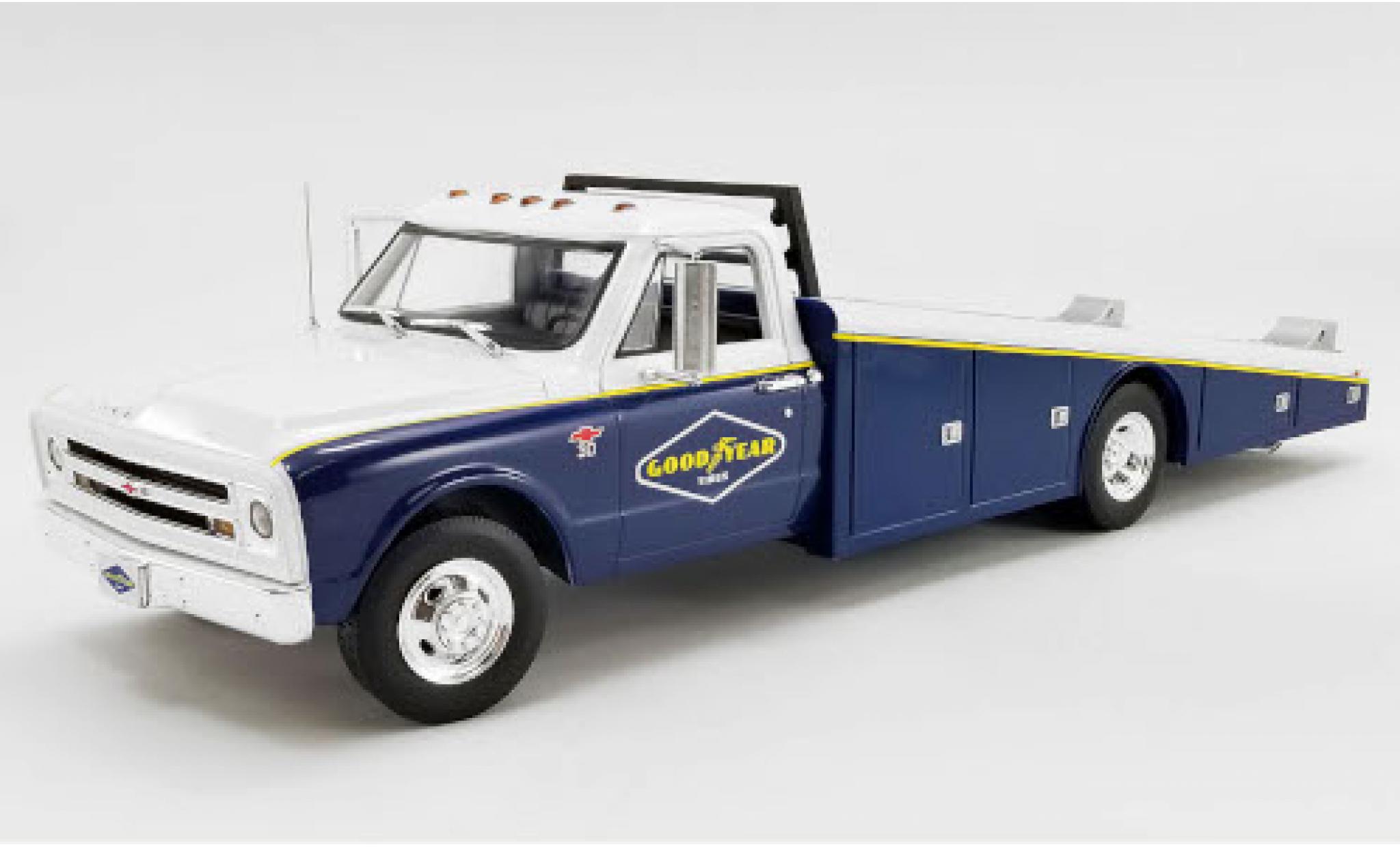Chevrolet C-30 1/18 ACME Ramp Truck Goodyear 1967 Abschleppwagen diecast model cars