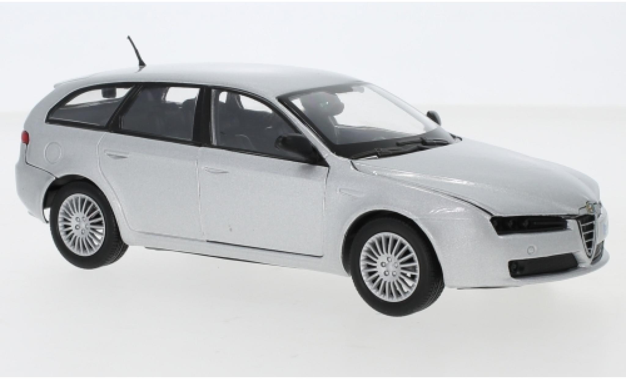 Alfa Romeo 159 1/24 Motormax SW silver 1:24 diecast model cars