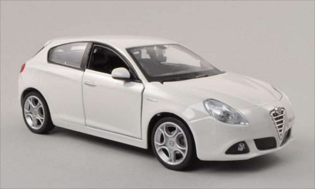 Alfa Romeo Giulietta 1/24 Burago (940) white diecast model cars
