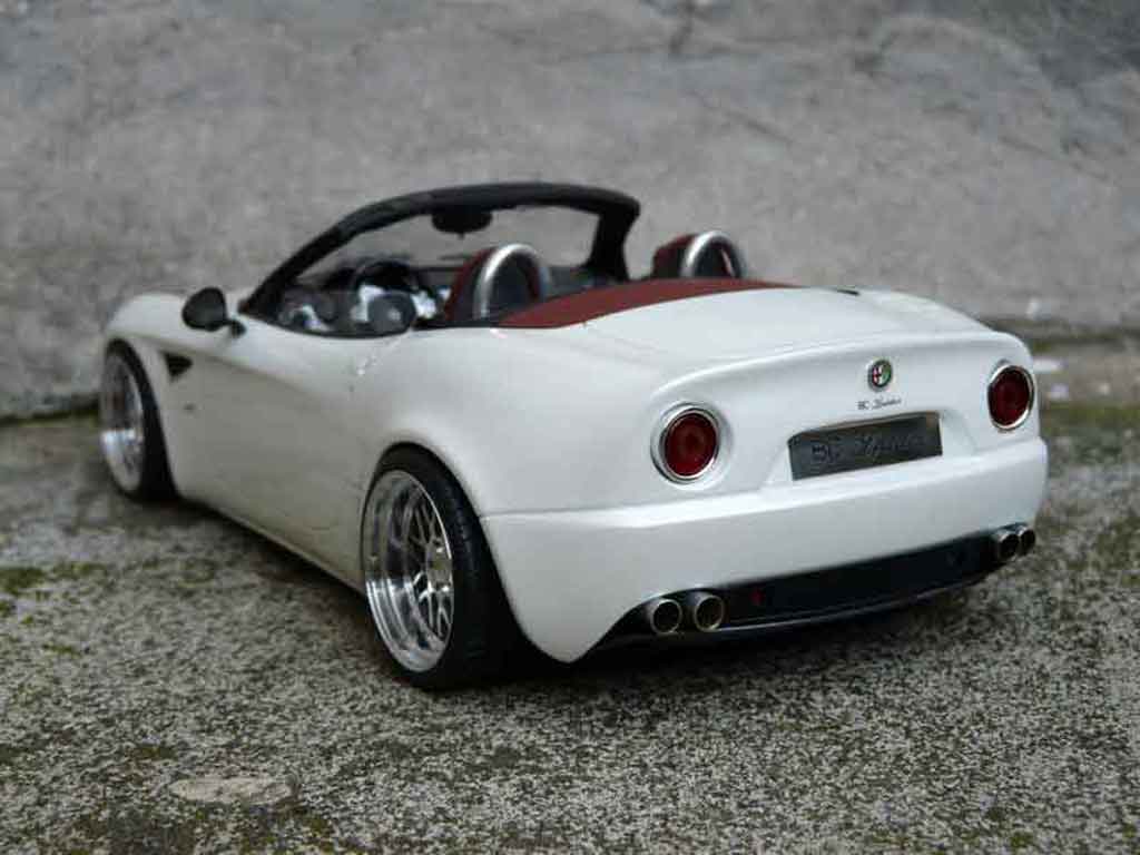 Alfa Romeo 8C competizione spider mr white jantes alu 1/18 MR Collection