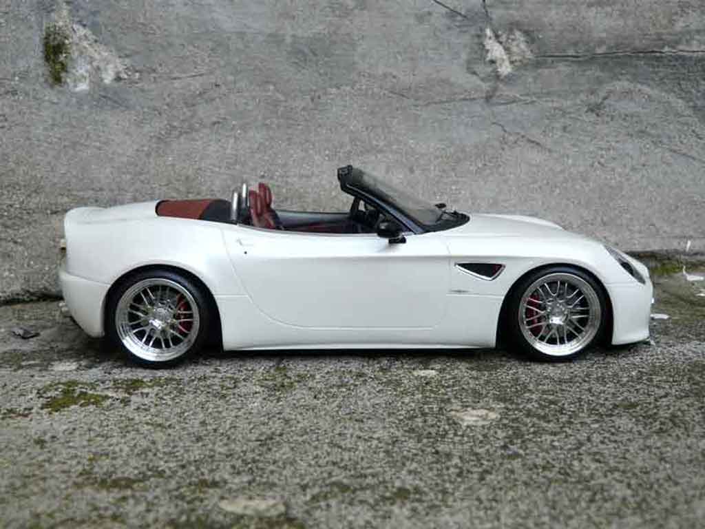 Alfa Romeo 8C competizione spider mr white jantes alu 1/18 MR Collection