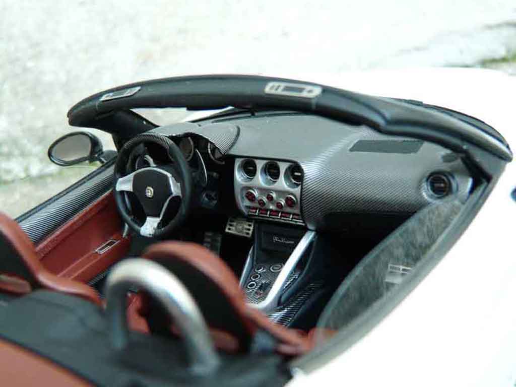 Alfa Romeo 8C competizione spider mr white jantes alu 1/18 MR Collection