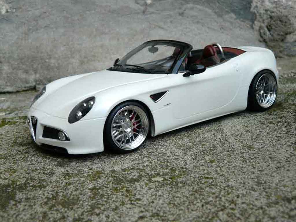 Alfa Romeo 8C competizione spider mr white jantes alu 1/18 MR Collection