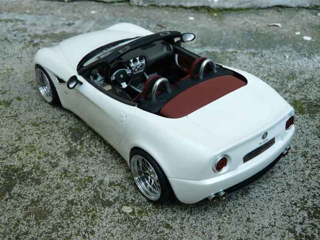 Alfa Romeo 8C competizione spider mr white jantes alu 1/18 MR Collection