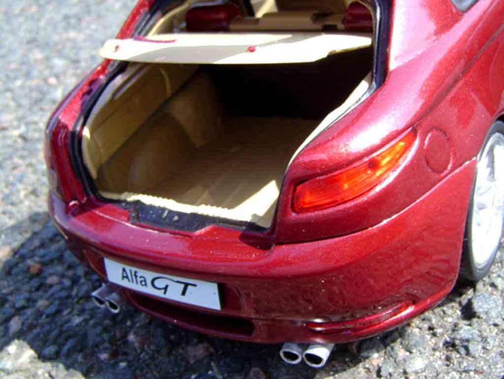 Alfa Romeo GT coupe gturismo 1/18 Welly