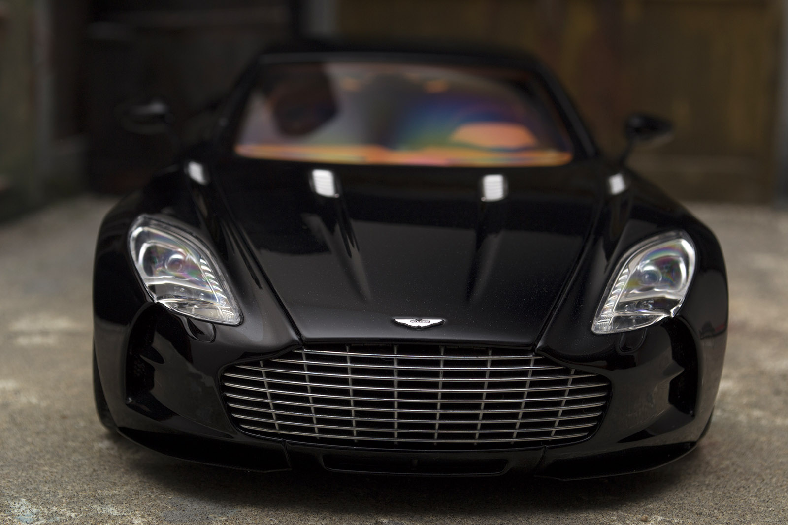 Aston Martin One-77 coupe 77 black pearl interieur orange 1/18 Autoart