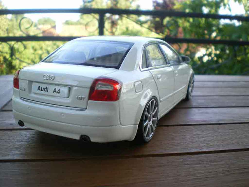 Audi A4 berline b6 s-line white jantes 19 pouces 1/18 Minichamps