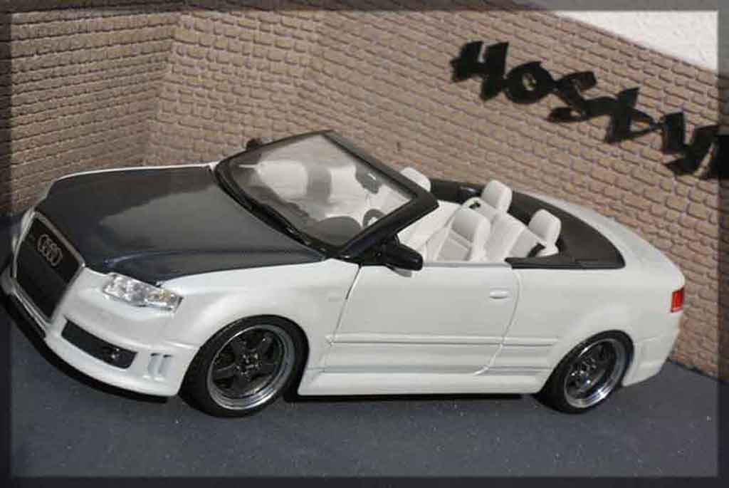 Audi RS4 cabriolet 1/18 Maisto cabriolet carbon & white diecast model cars