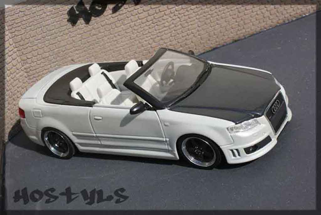 Audi RS4 cabriolet carbon & white 1/18 Maisto