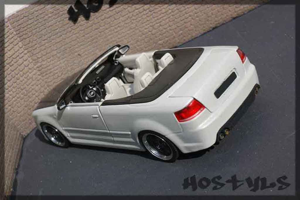 Audi RS4 cabriolet carbon & white 1/18 Maisto