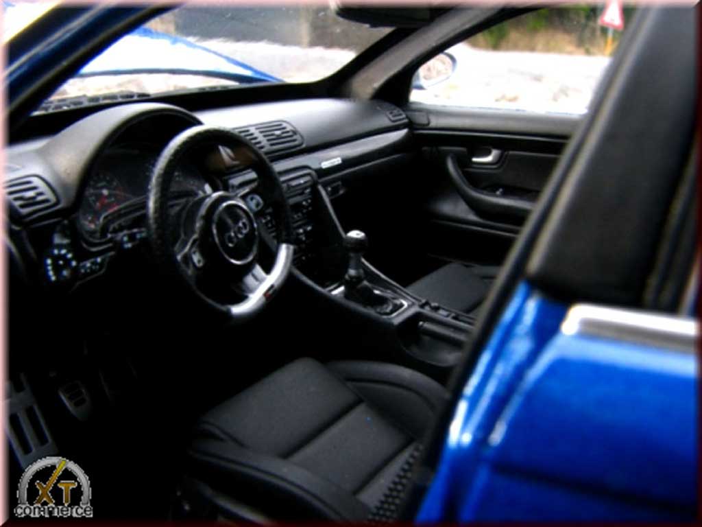 Audi RS4 berline blue kit suspension rabaissee 1/18 Minichamps