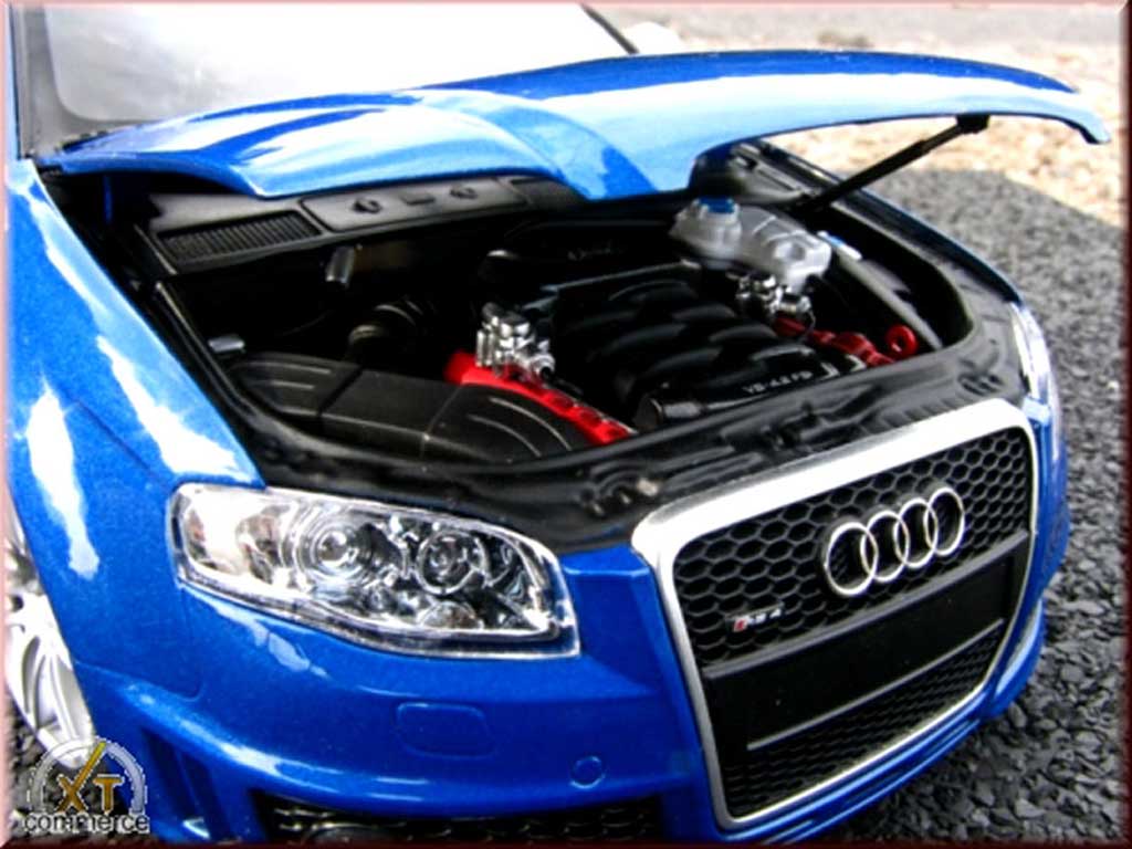 Audi RS4 berline blue kit suspension rabaissee 1/18 Minichamps