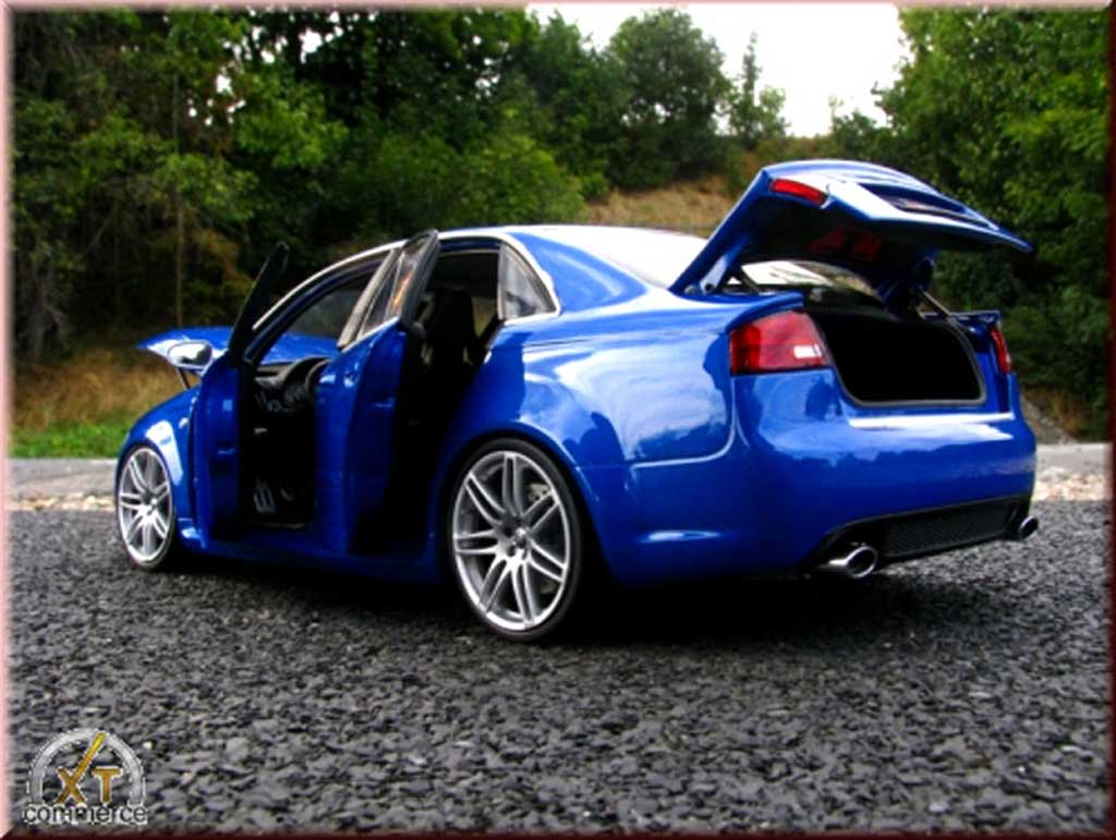 Audi RS4 berline blue kit suspension rabaissee 1/18 Minichamps