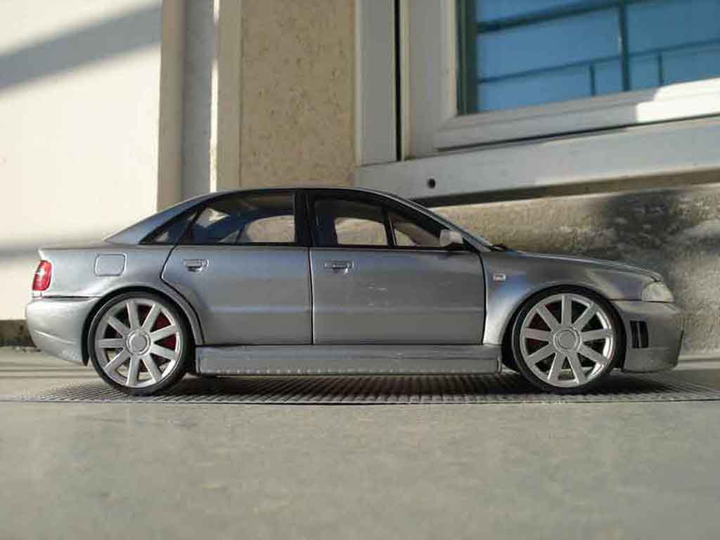Audi S4 berline v6 bi-turbo grey jantes 18 pouces 1/18 Ut Models