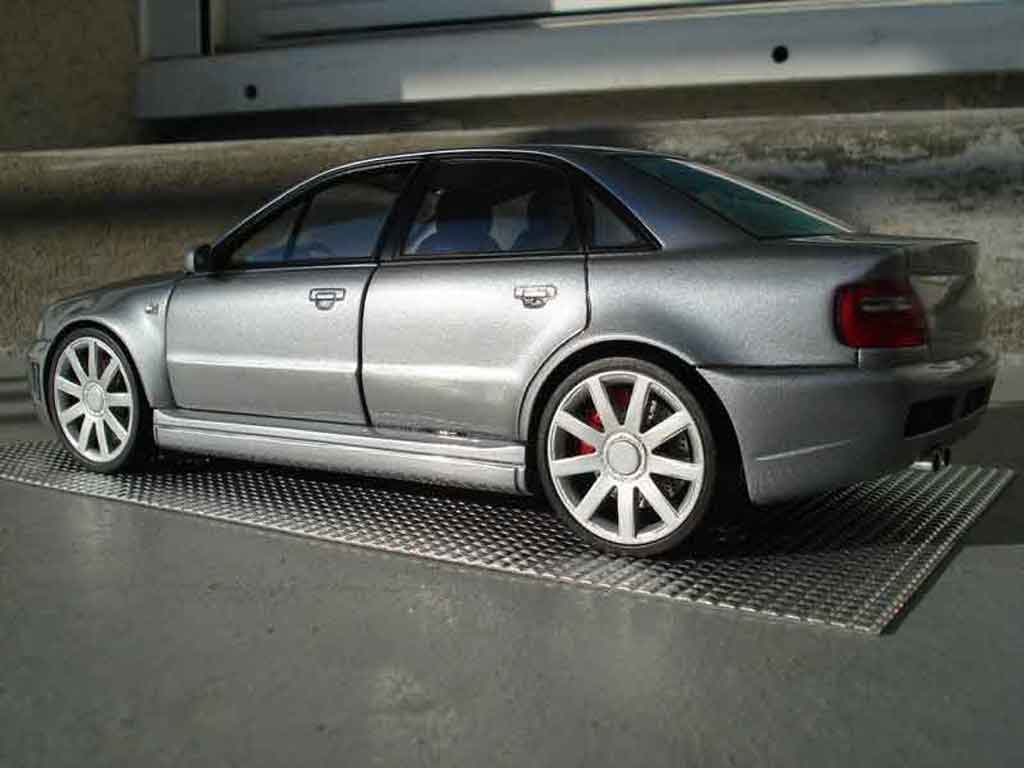 Audi S4 berline v6 bi-turbo grey jantes 18 pouces 1/18 Ut Models