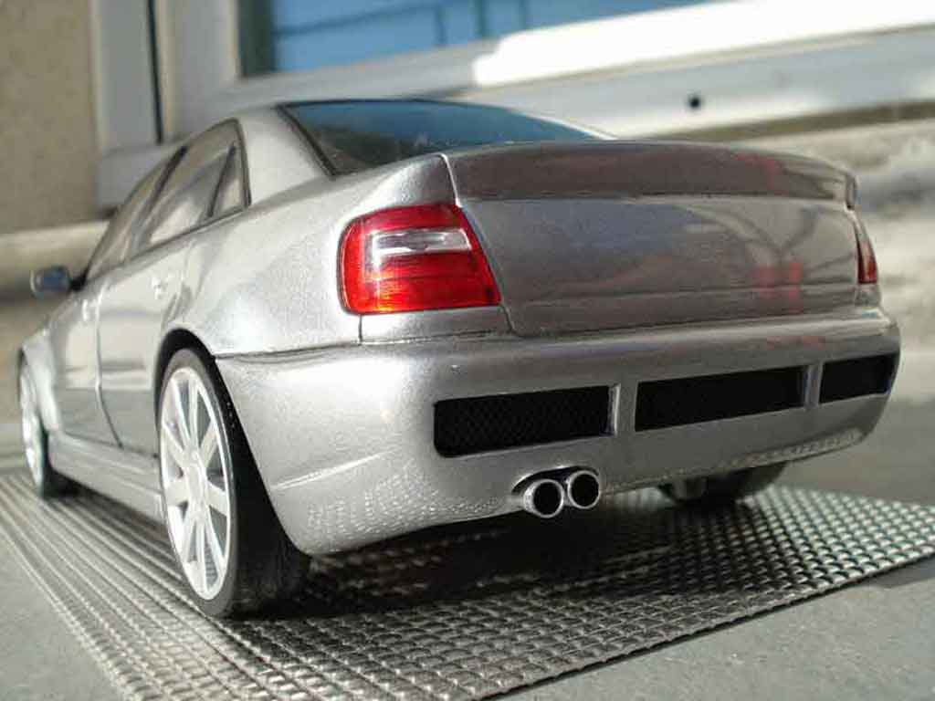 Audi S4 berline v6 bi-turbo grey jantes 18 pouces 1/18 Ut Models