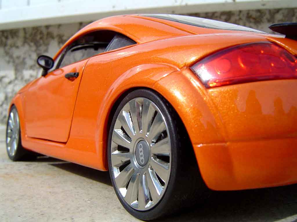 Audi TT coupe jantes audi a8 orange lamborghini 1/18 Revell