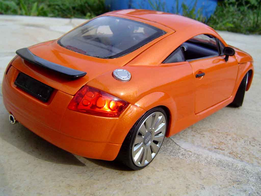 Audi TT coupe jantes audi a8 orange lamborghini 1/18 Revell