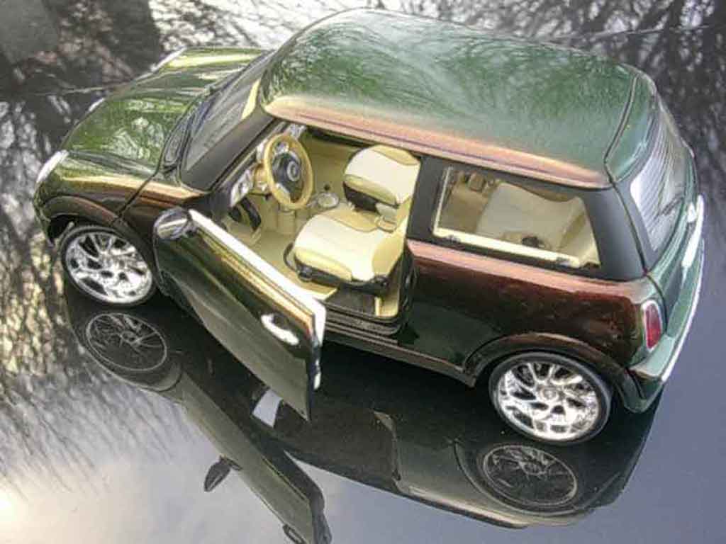 Mini One Base carat cameleon 1/18 Burago