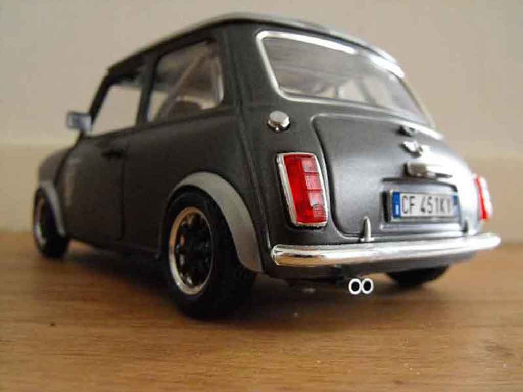 Austin Mini cooper 1969 preparation course 1/18 Burago