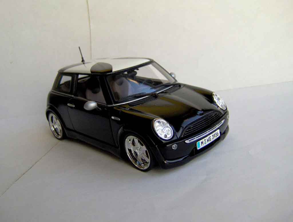 Mini Cooper D west coast choppers 1/18 Maisto