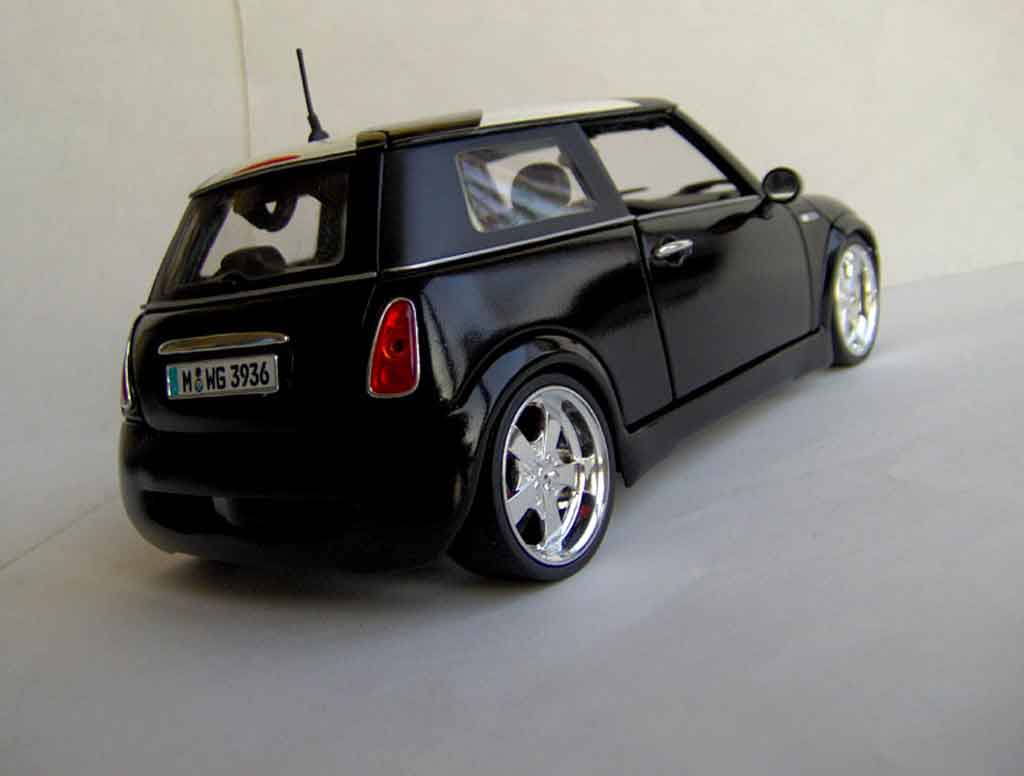 Mini Cooper D west coast choppers 1/18 Maisto