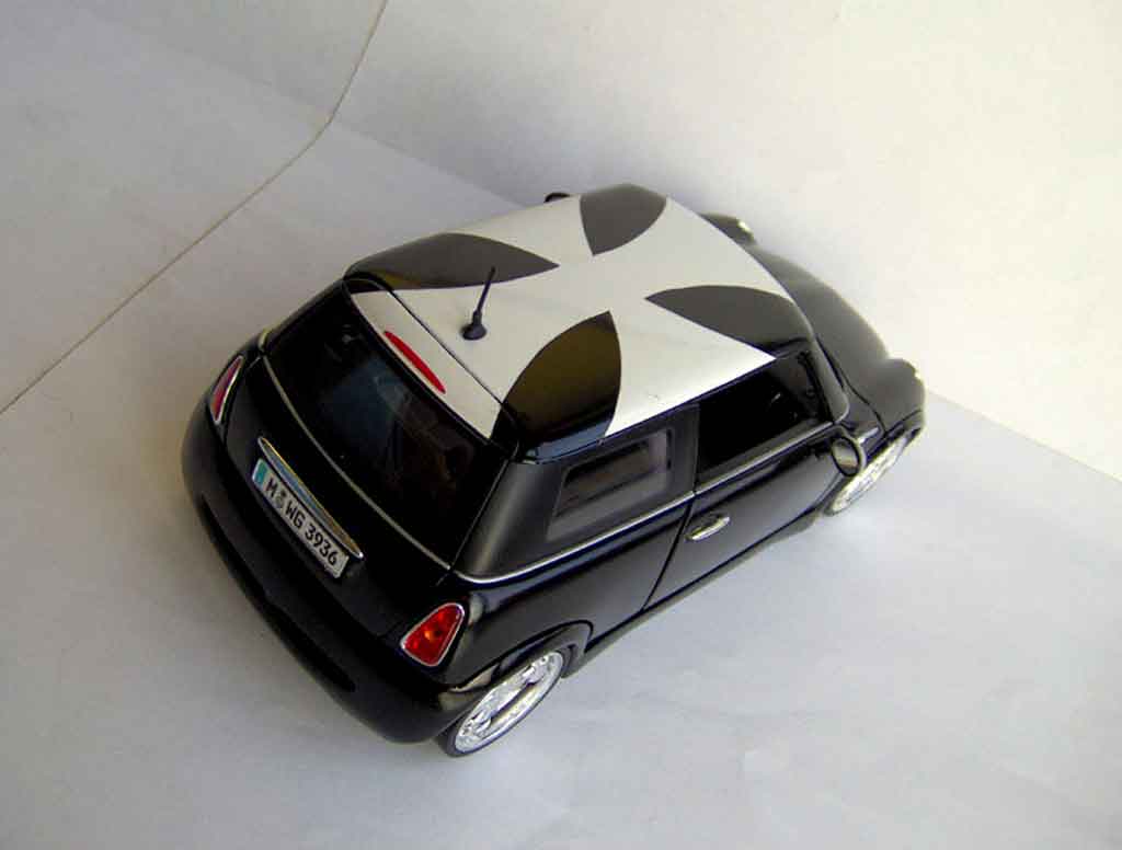 Mini Cooper D west coast choppers 1/18 Maisto