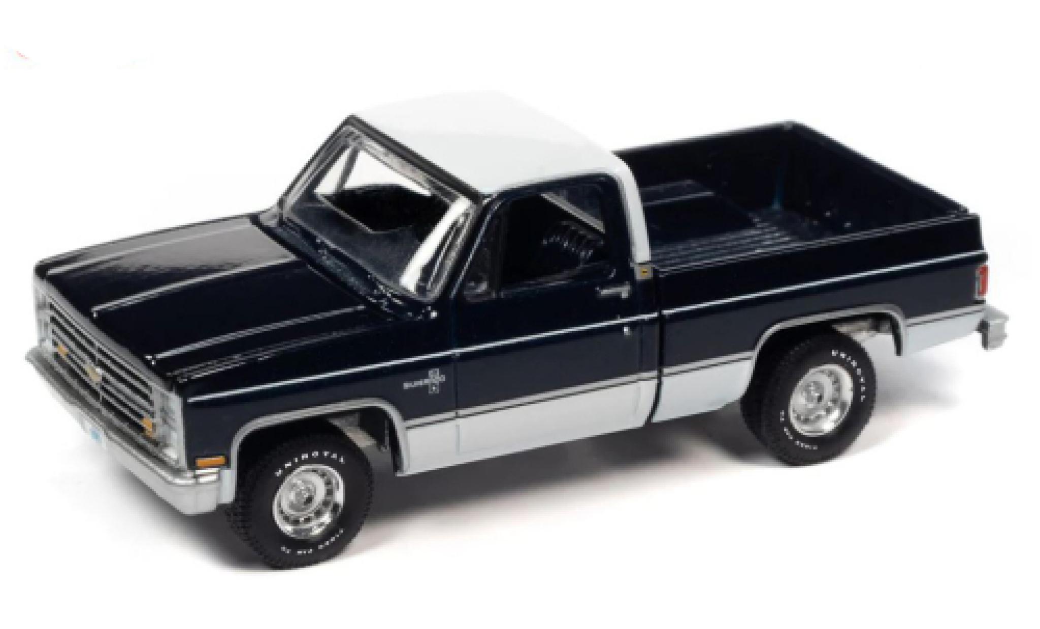 Chevrolet Silverado 1/64 Auto World 10 Fleetside blue fonc&eacute;/white 1985 diecast model cars