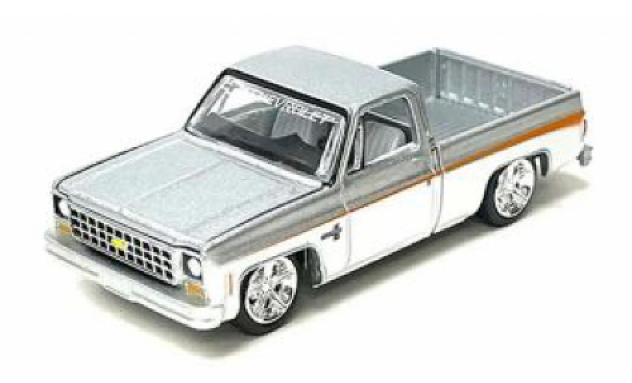 Chevrolet Silverado 1/64 Auto World d 1980 diecast model cars