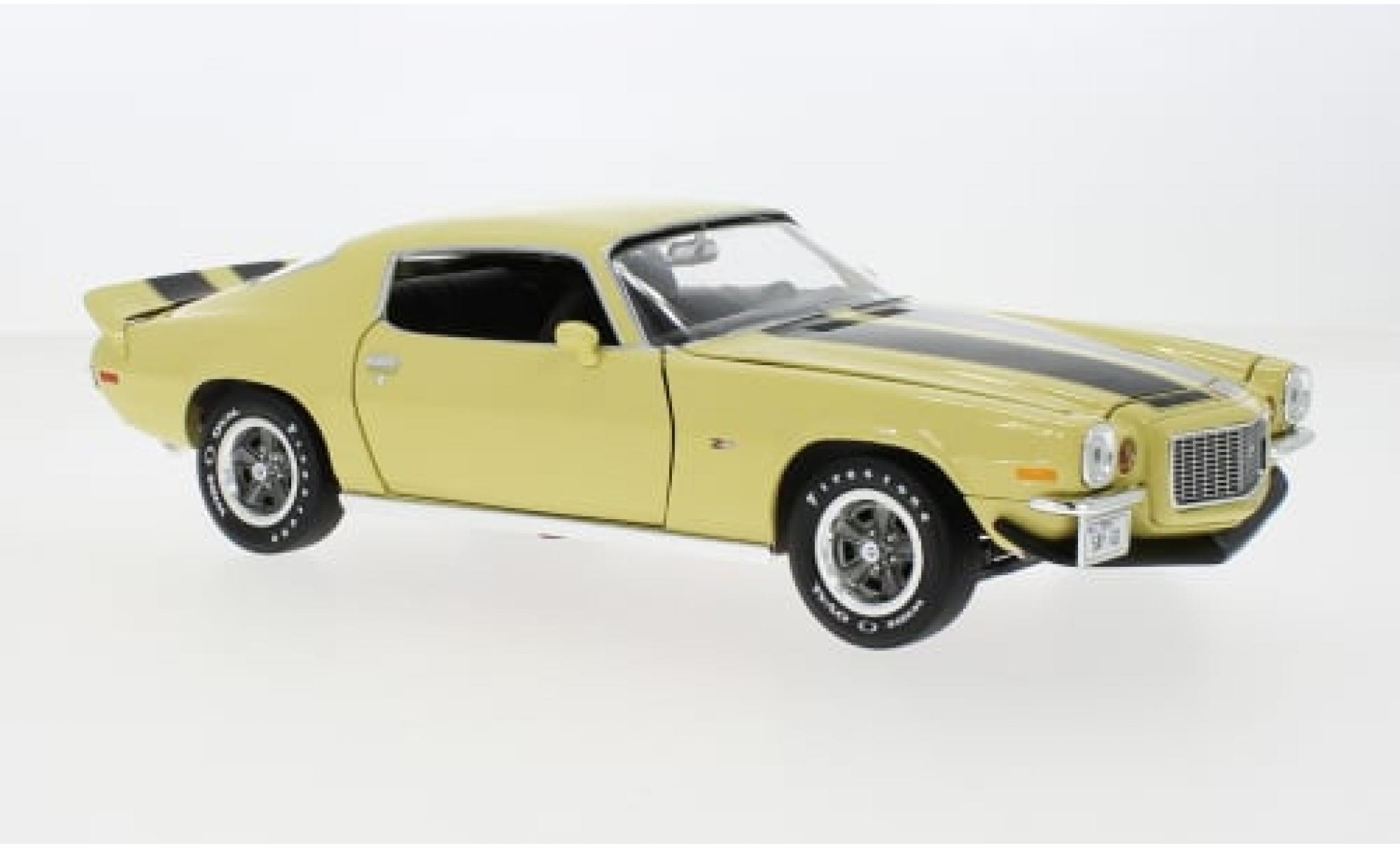 Chevrolet Camaro 1/18 Auto World RS/Z28 yellow/black 1972 1:18 diecast model cars