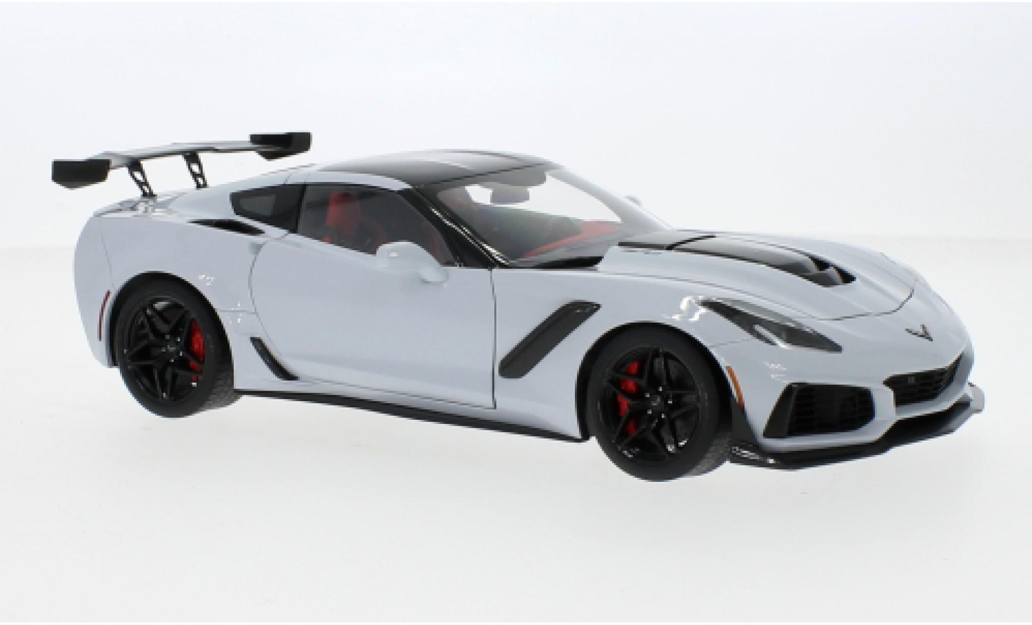 Chevrolet Corvette 1/18 AUTOart (C7) ZR1 metallise grey clair 2019 diecast model cars