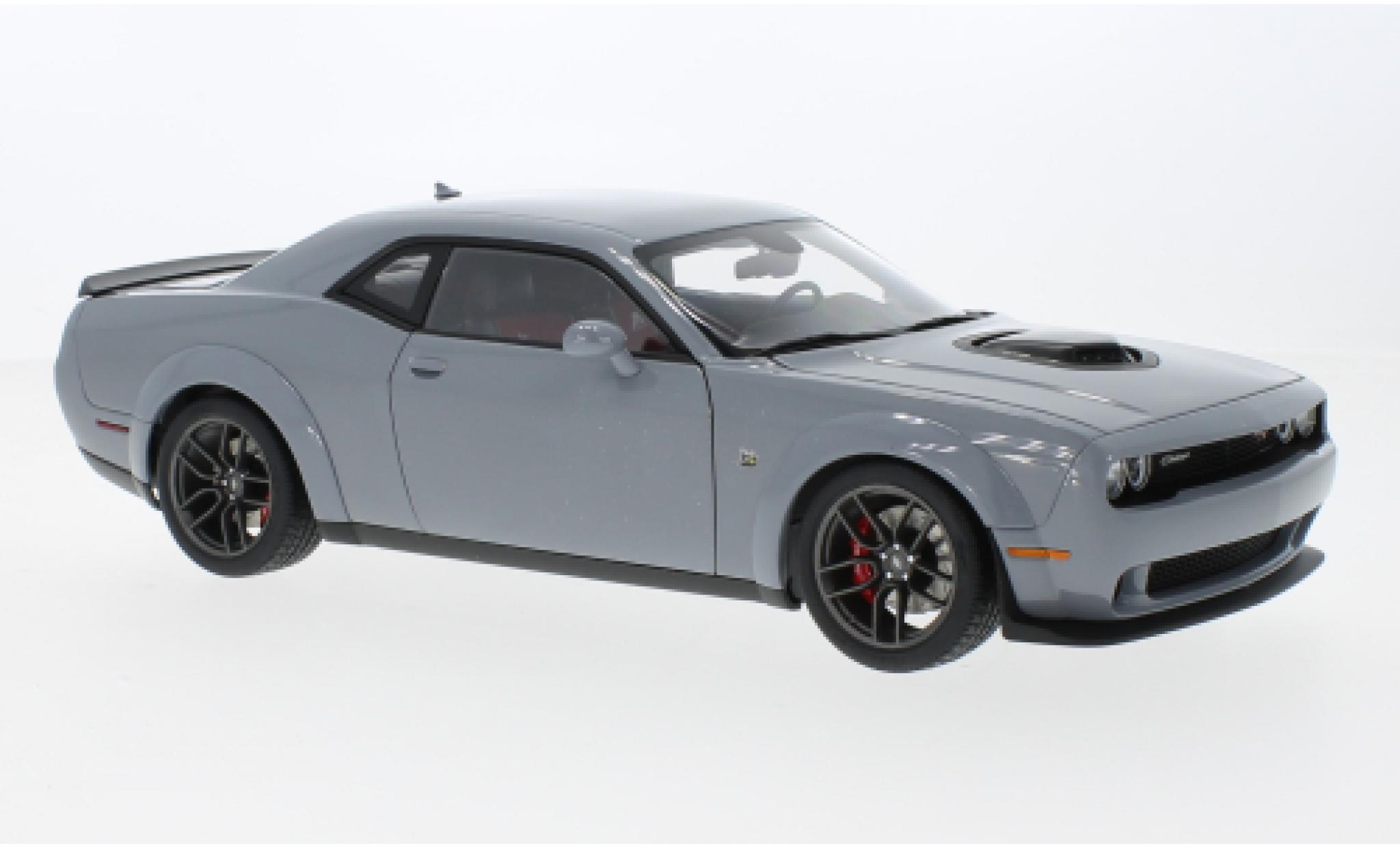 Dodge Challenger 1/18 AUTOart R/T Scat Pack Shaker Widebody grey clair 2022 diecast model cars