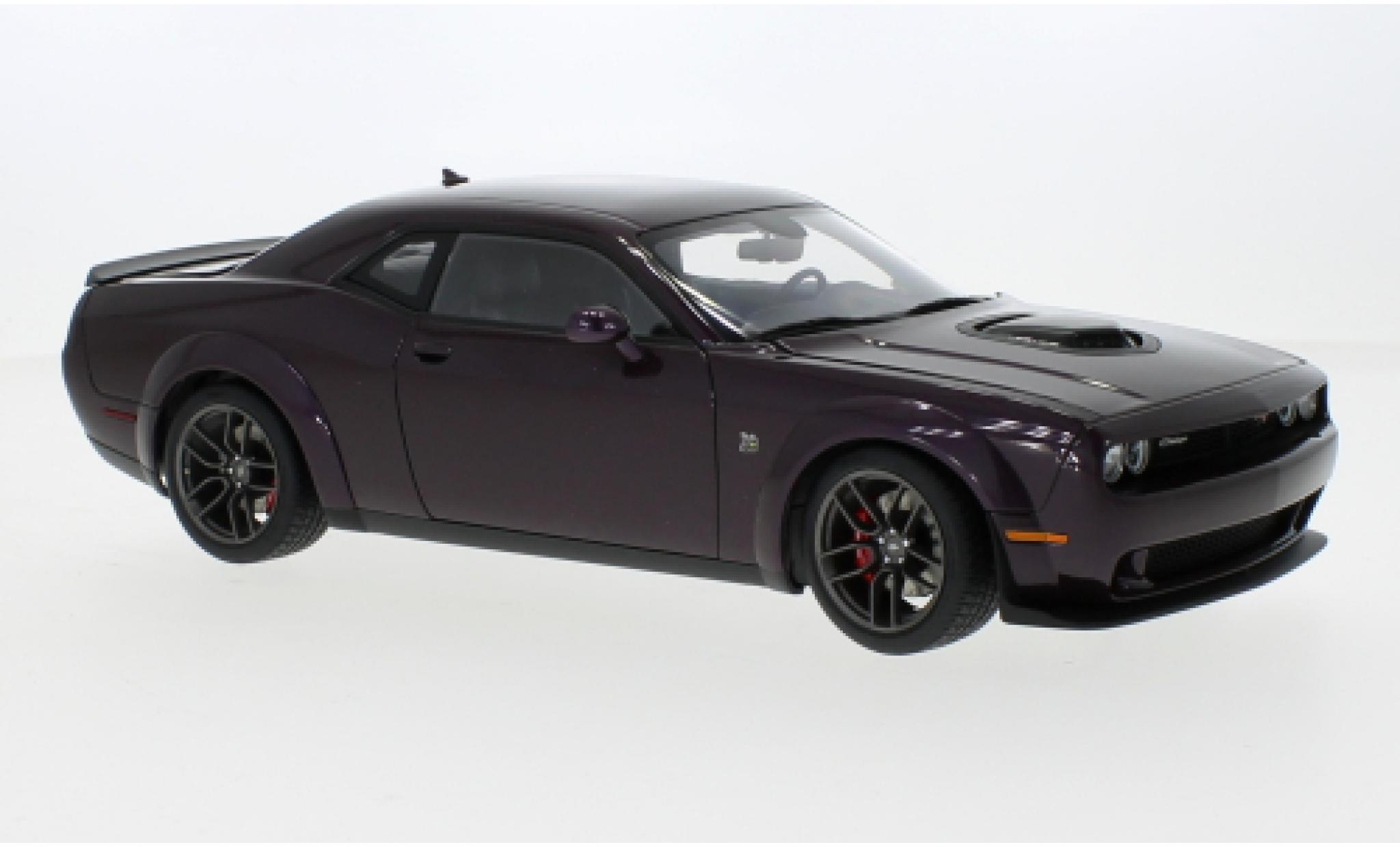 Dodge Challenger 1/18 AUTOart R/T Scat Pack Shaker Widebody metallise purple 2022 diecast model cars
