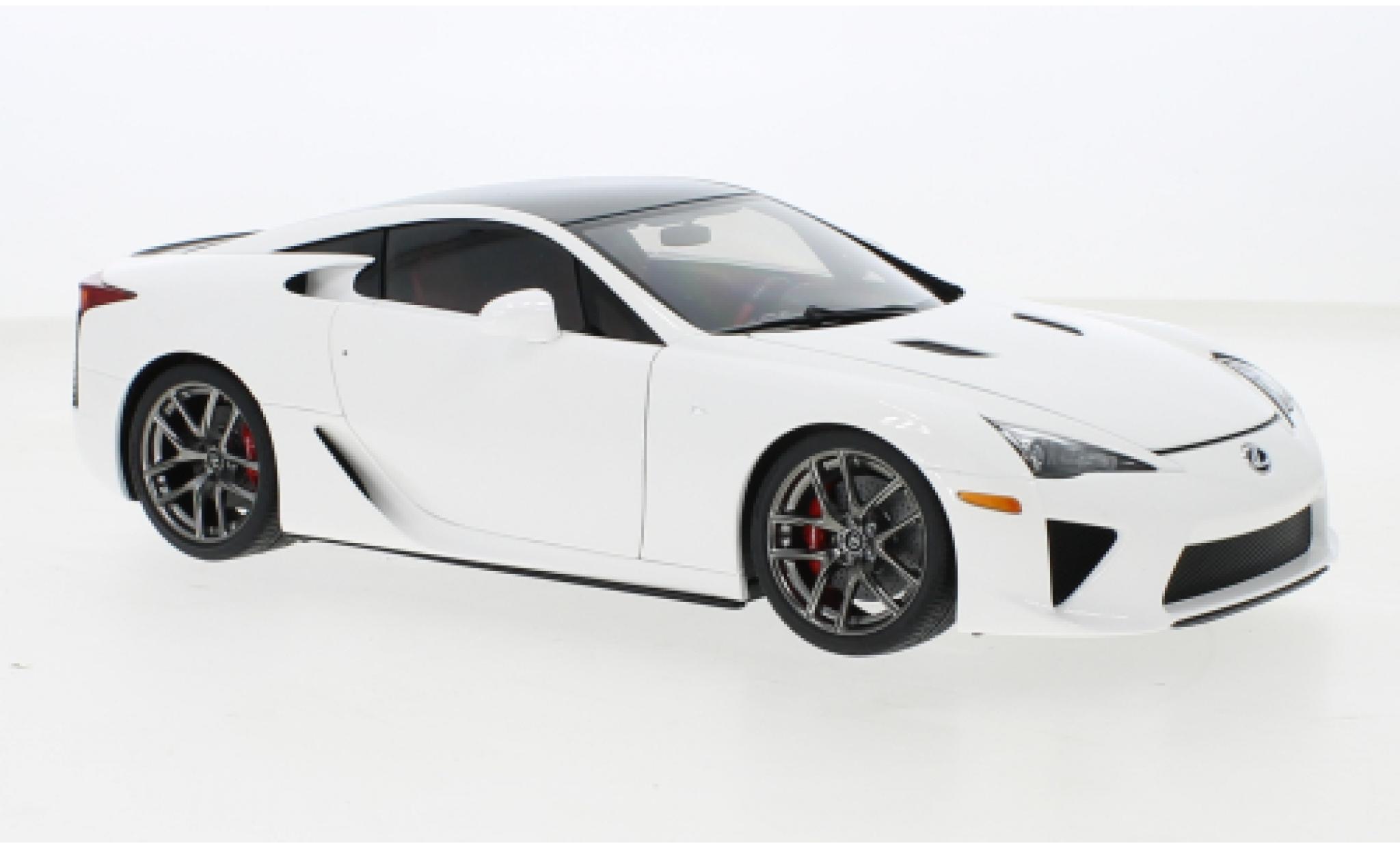 Lexus LFA 1/18 AUTOart white/carbon 2010 diecast model cars