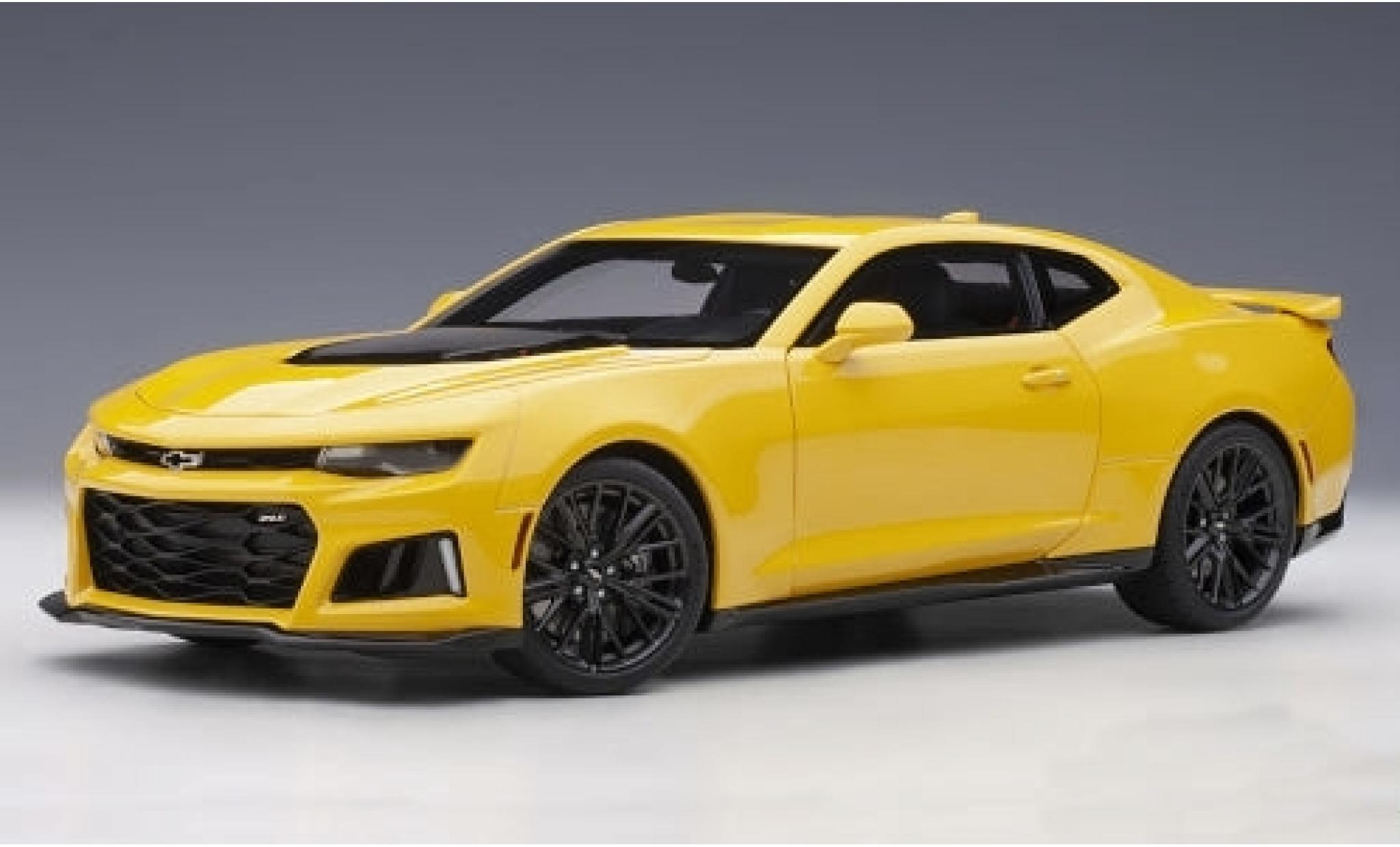Chevrolet Camaro 1/18 AUTOart ZL1 yellow/carbon 2017 diecast model cars