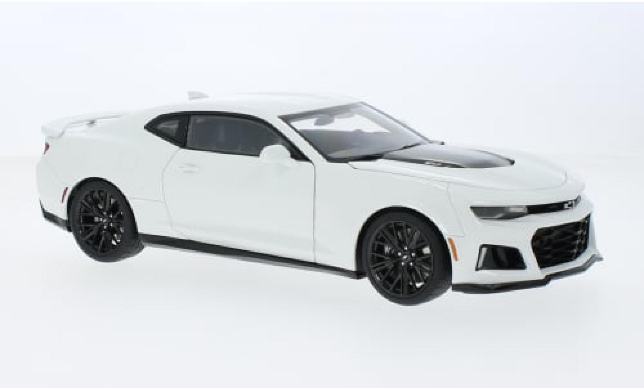 Chevrolet Camaro 1/18 AUTOart ZL1 white 2017 1:18 diecast model cars