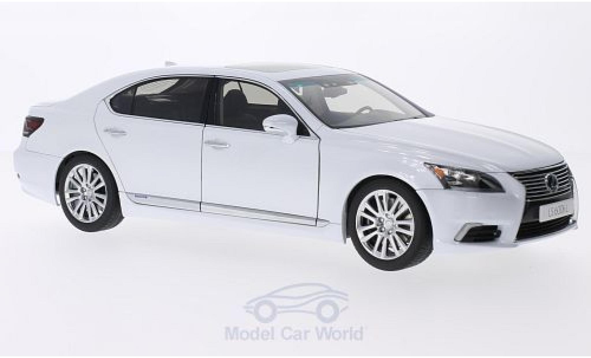 Lexus LS 1/18 AUTOart 600hL metallic white 2013 diecast model cars