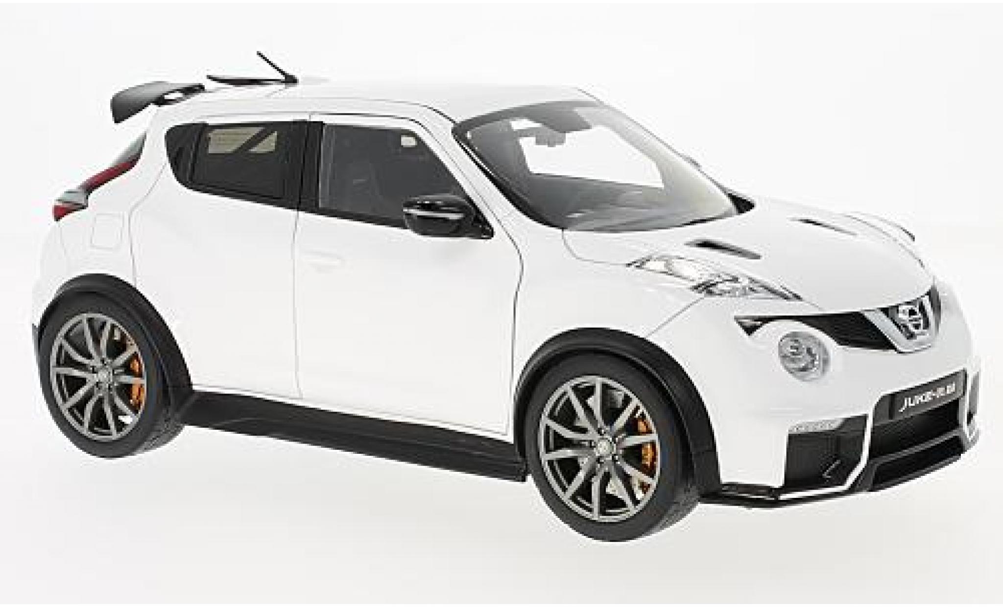 Nissan Juke 1/18 AUTOart -R 2.0 white 2016 diecast model cars